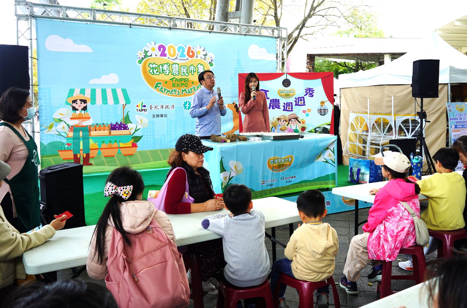 葉育智在舞台的照片