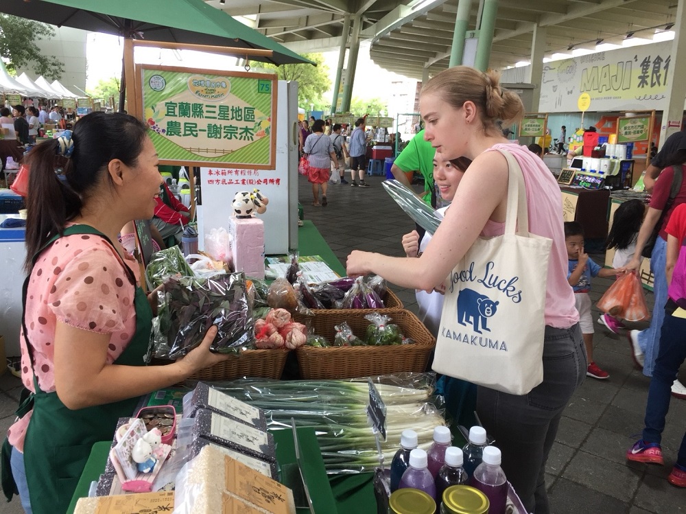 外國人來逛農民市集