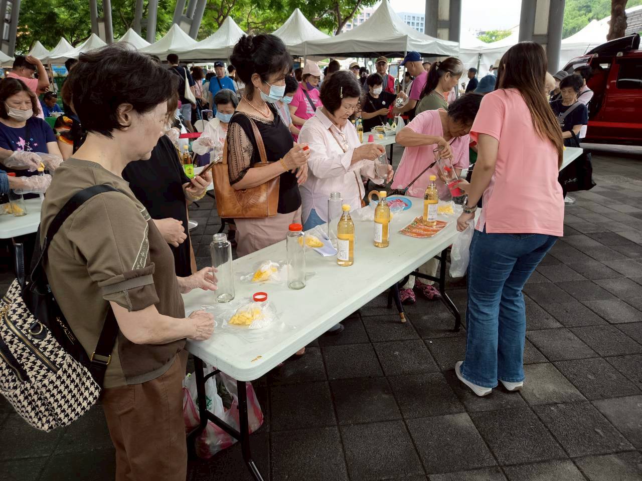 八嗡嗡鳳梨醋體驗